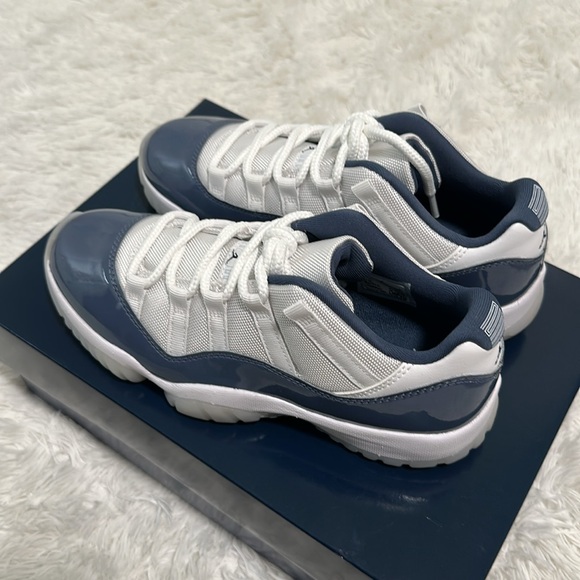 ❤️ NWT Nike Air Air Jordan 11 Retro Low While/Midnight Navy Sneakers - Picture 4 of 8